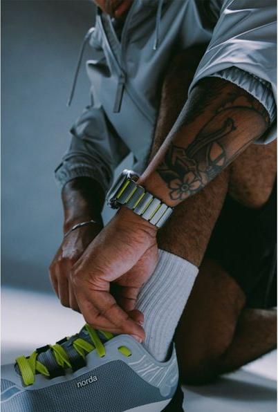 Productafbeelding Nomad Spartan Band Natural Titanium Volt 49mm (FKM, Titanium, Titanium)