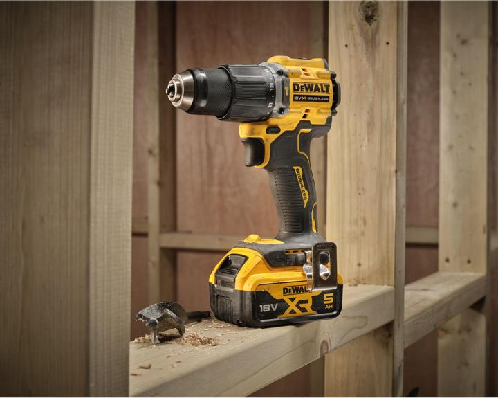 Produktbild DeWalt DCD799P2T-QW 2-Gang-Akku-Schlagbohrschrauber inkl. 2. Akku, inkl. Ladeg