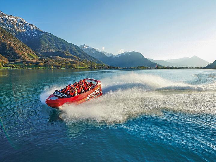 Immagine prodotto Smartbox Attività plein air a Interlaken: balade en jet boat en famille avec briefing (4 pers.)