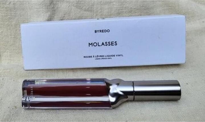 Image du produit Byredo Rouge à lèvres liquide vinyle (301 - Fantôme)