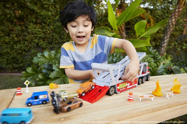 Actual product image Mattel Fire truck playset (SIOC)