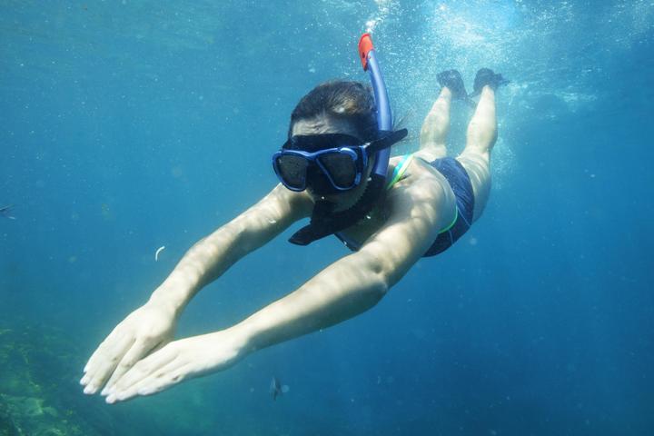 Actual product image Bestway Hydro-Pro BlackSea Snorkel & Fin Set, Adult, Half face mask, Tempered glass, Assorted colour