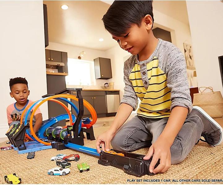 Actual product image Hot Wheels Corkscrew Crash Track Set