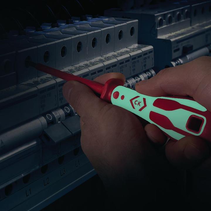 Actual product image C.K Magma DextroVDE Glo Phosphorescent Slim Screwd (Pozidriv cross recess (PZ))
