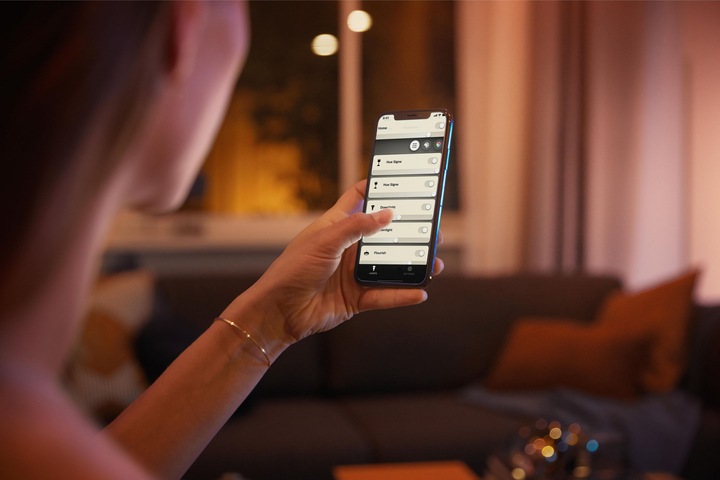 Immagine prodotto Philips Hue White & Color Ambiance BT (E27, 9.50 W, 806 lm, 2 x, F)