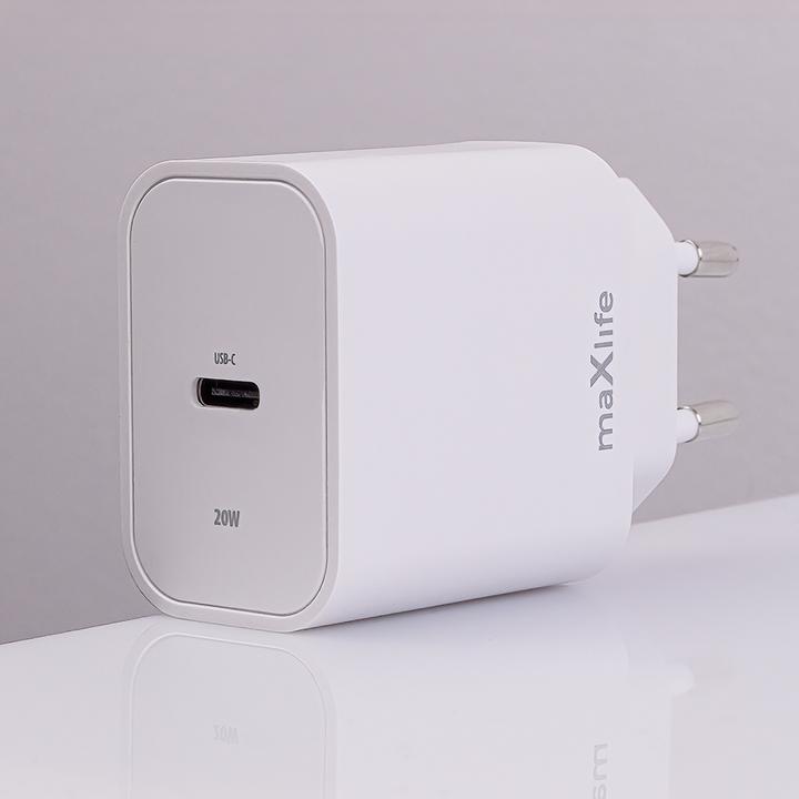 Actual product image Maxlife MXTC-06 PD QC charger 1x USB-C 20W white + USB-C - Lightning cable 20W (20 W, 1 portion)