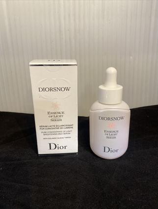 Actual product image Dior Essence of Light ( Pure Concentrate of Light Brightening Milk Serum) - Volume: 30 ml (30 ml)