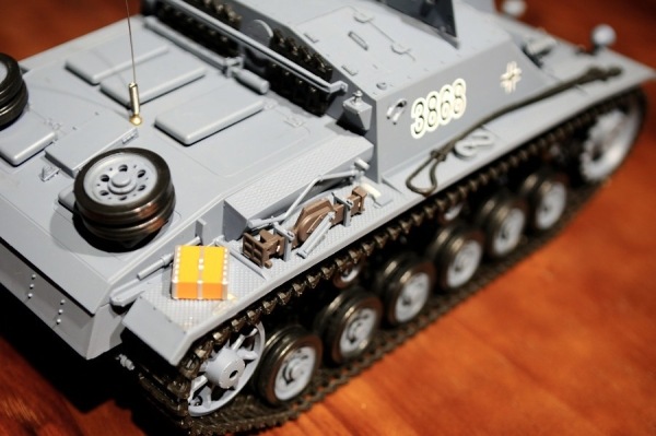 Produktbild Es-toys RC Panzer "Sturmgeschütz III" - Stug 3 Heng Long 1:16 Grau, Rauch&Sound, Metallgetriebe Und 2,4Ghz (RTR Ready-to-Run)