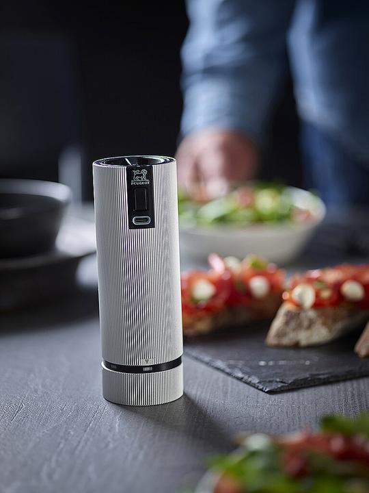 Actual product image Peugeot Electric salt mill LINE ELECTRIC 15 cm aluminium grey (Salt)
