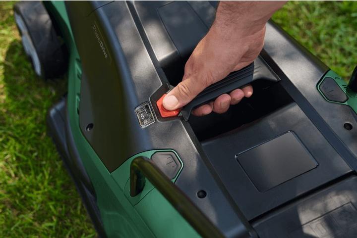 Image du produit Bosch Home & Garden Universal Rotak 550 (Fonctionnement sur secteur)