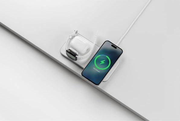 Actual product image Nomad Base One Max 3:1 (15 W)