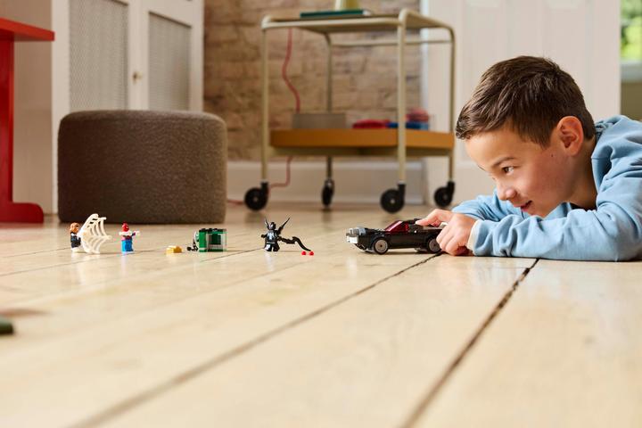 Actual product image LEGO Spider-Man vs. Venom Muscle-Car (76309, LEGO Marvel)