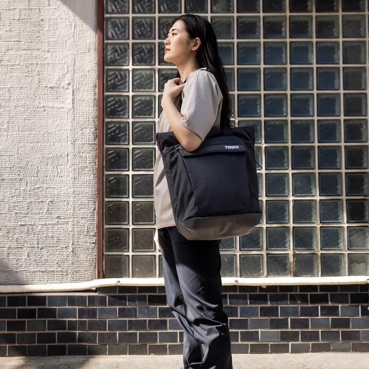 Actual product image Thule Paramount Tote 22L - Soft Green (15.75")