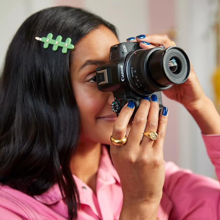 Image du produit Canon EOS R50 Black + RF-S 18-45mm + RF 75-300mm (18 - 150 mm, 24.20 Mpx, APS-C / DX)