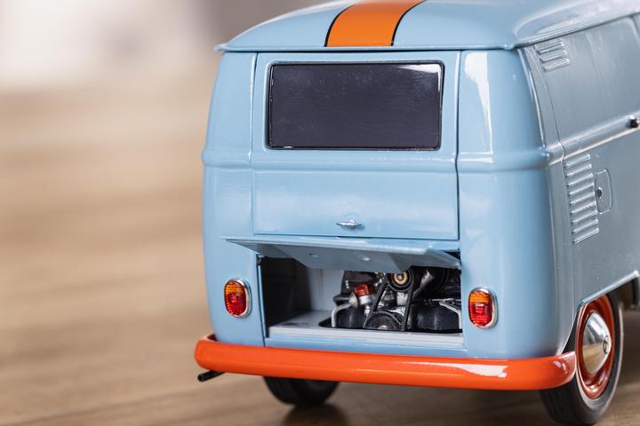 Actual product image Revell Model Set VW T1 panel van (Gulf Decoration)