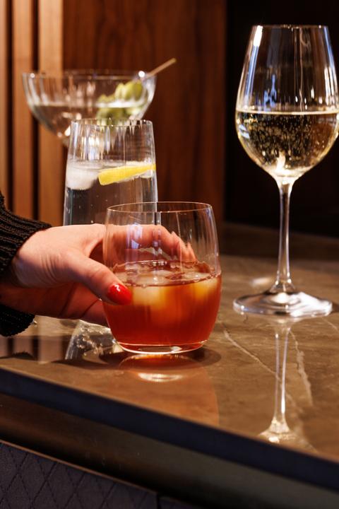 Immagine prodotto Mikasa Bicchieri da vino senza tappo in cristallo Treviso, set da 4, 350 ml (0.35 l, 4 x)