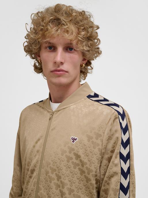 Actual product image hummel Hmlarchive Regular Poly Jacket Aop (M)