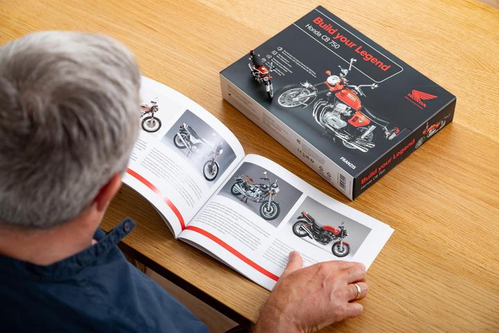 Actual product image Franzis Publisher Honda CB 750 67215 kit from 14 years box