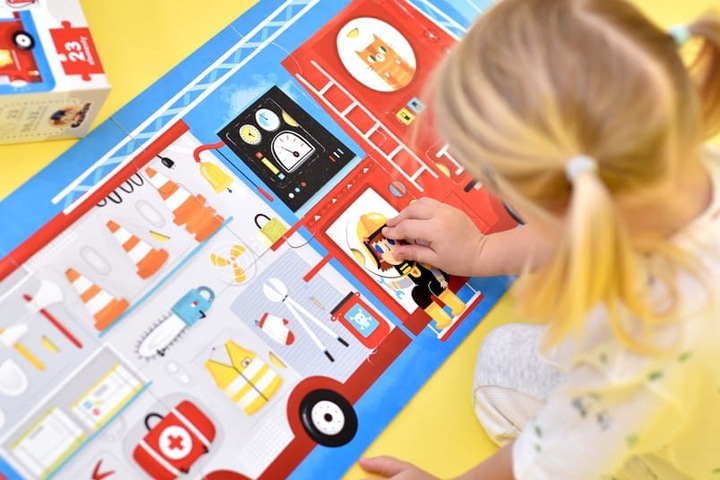 Actual product image Czuczu Puzzle with a hole Fire engine 23 elements (23 pieces)