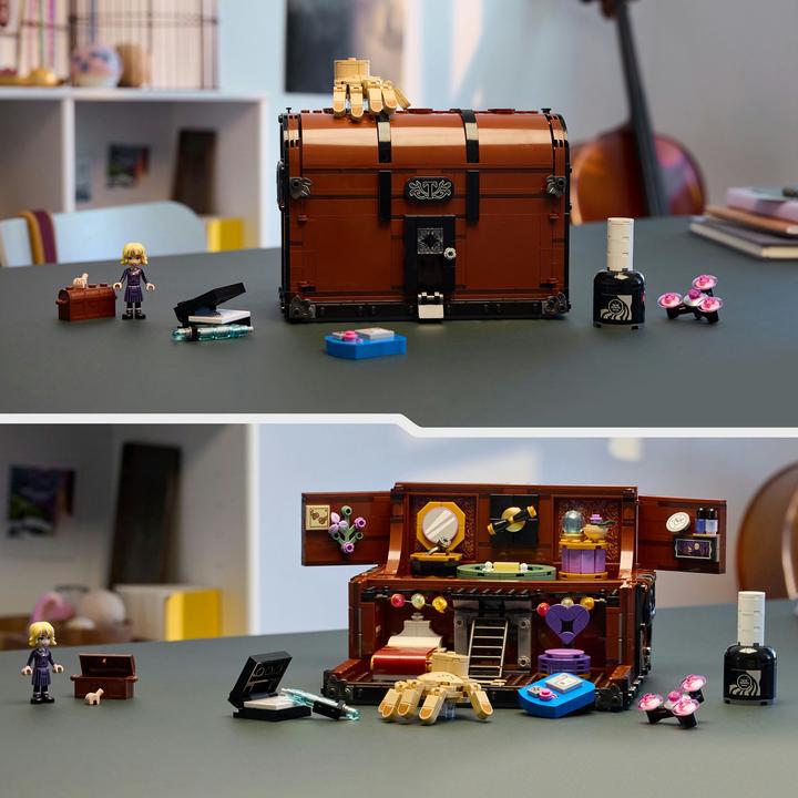 Actual product image LEGO The flat of the ice-cold hand (76785, LEGO Wednesday)