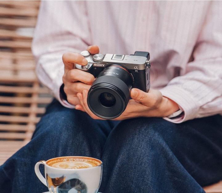 Actual product image Samyang AF 35mm F1.8 P FE (full size)