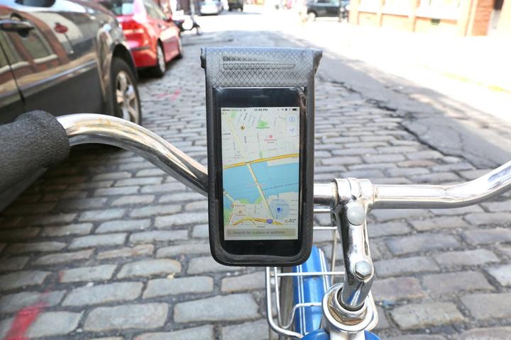 Image du produit Kikkerland Support de téléphone pour vélo tout temps
