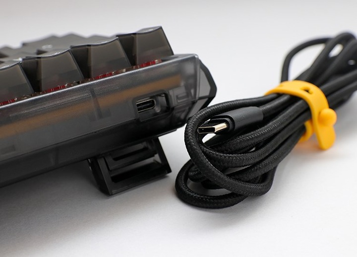 Produktbild Ducky One 3 Aura Black SF Gaming Tastatur, RGB LED - MX-Brown (DE, Kabelgebunden)