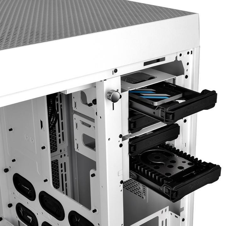 Actual product image Thermaltake The Tower 900 Snow Edition (mATX, Mini-ITX, ATX, E-ATX)