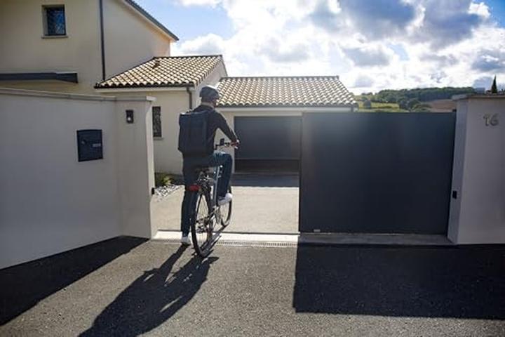 Image du produit somfy Motorisation connectée pour portail coulissant, installation simple, compatible assistants vocaux