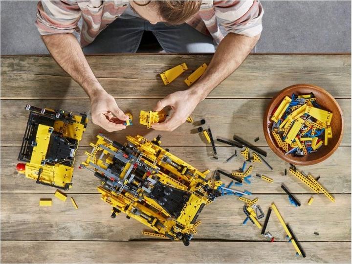 Produktbild LEGO Cat D11 Bulldozer (42131, LEGO Technic)
