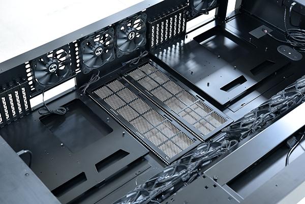 Actual product image Lian-Li DK-04F Desk case (height adjustable) - Black (ATX, mATX, Mini-ITX, E-ATX)