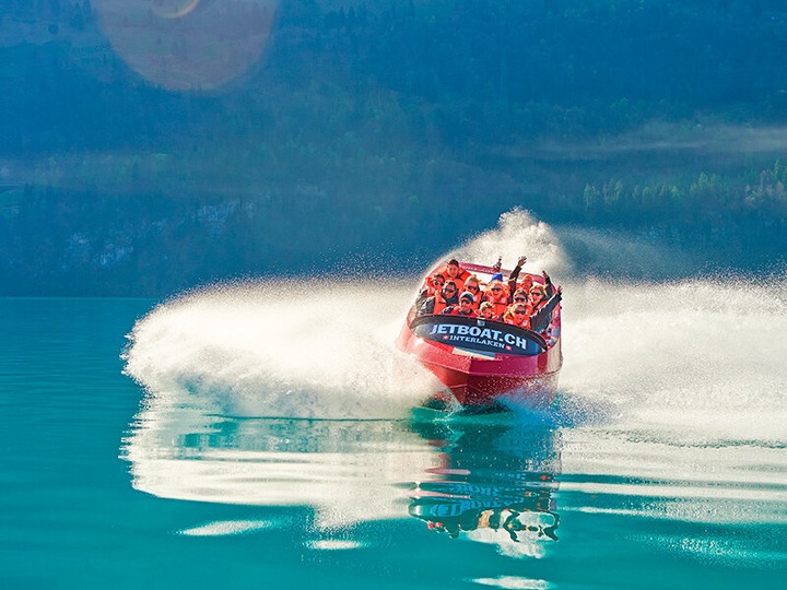 Produktbild Smartbox Wasserspass in Interlaken: Jetbootfahrt mit Einweisung für 1 Kind (1 Pers.)