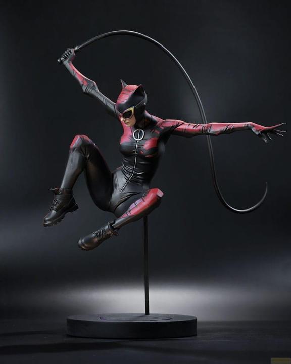 Produktbild DC Direct DC Designer Series Statue 1/6 Catwoman by Jock 33 cm