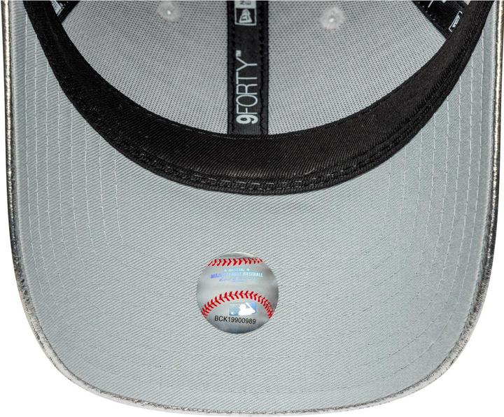 Produktbild New Era 9Forty Damen Cap - Metallic New York Yankees Silber (One Size)