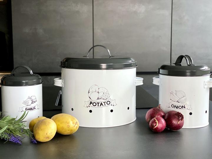 Actual product image Intirilife Set of 3 Food Storage Tins Storage Tins with Lids