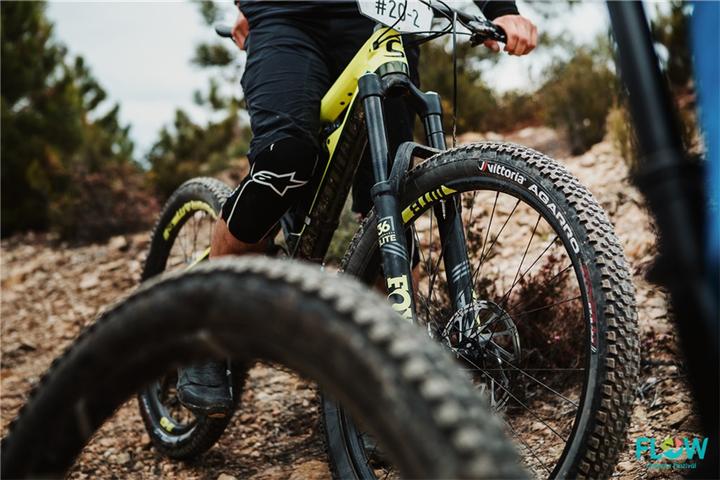 Image du produit Vittoria Agarro 27.5" Trail 4C G2.0 (27.5 x 2.60, 65-584)