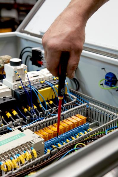 Produktbild Bahco BE-8220S - ERGO Isolierter Schraubendreher für Schlitzschrauben mit 3-Komponenten-Griff, VDE (Schlitzschrauben)