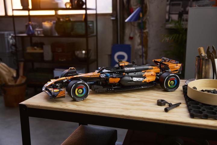 Actual product image LEGO McLaren MCL39 F1 racing car (LEGO Technic)