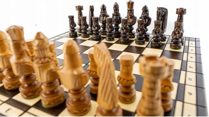 Image du produit Holzecke Échiquier en bois "Cezar" Sculpté