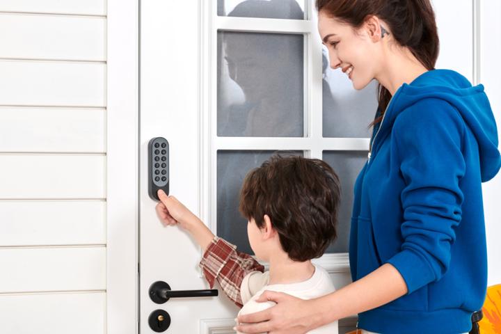 Actual product image Aqara Smart Lock U200 Black, EL-D02E (Fingerprint, Electronic numerical code, Key, Smartphone, Key card, Bluetooth)