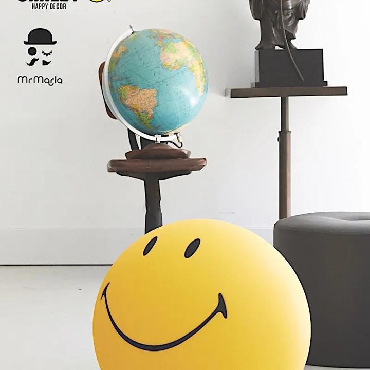 Actual product image Mr Maria Smiley XL lamp