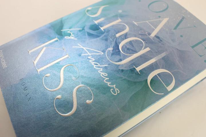 Actual product image A single kiss (German, Ivy Andrews, 2020)