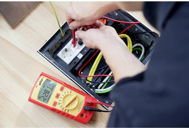 Produktbild Wiha Digitales Multimeter (CAT IV 600V, CAT III)