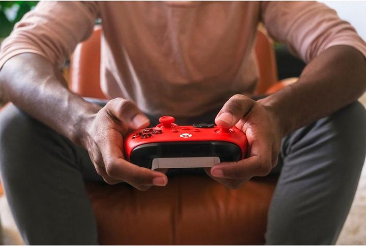 Produktbild Microsoft Xbox Wireless Controller Pulse Red (Xbox Series S, Android, iOS, Xbox One S, PC, Xbox One X, Xbox Series X)