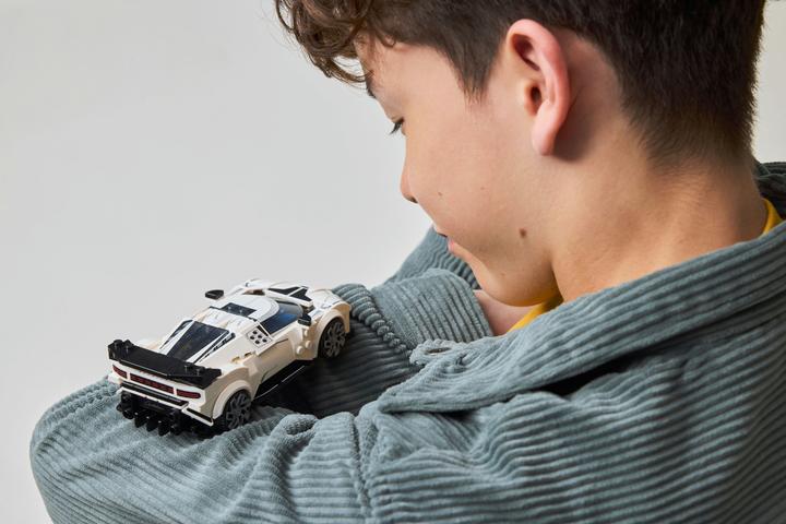 Actual product image LEGO Bugatti Centodieci Hypersportwagen (77240, LEGO Speed Champions)