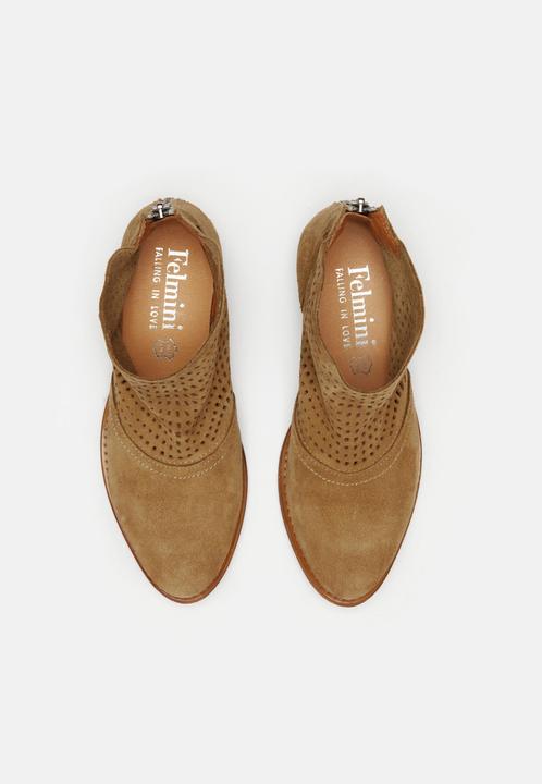Produktbild Felmini Die Felmini-Stiefelette aus weichem Leder, besticht durch ihr schönes Stanzmuster. Diese Stiefelette (38)