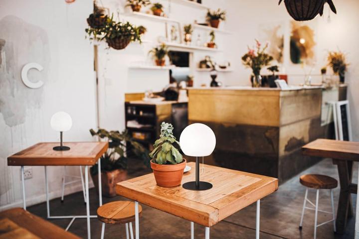 Productafbeelding FHL easy FHL Trivento LED oplaadbare buitenlamp USB 1,5W RGB kleurregeling dimbaar zand zwart IP44 850187 (IP44)