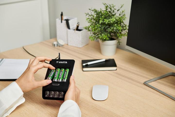 Image du produit Varta Chargeur LCD ultra rapide+. (1 pcs, AA, 2100 mAh, Piles rechargeables + chargeur)