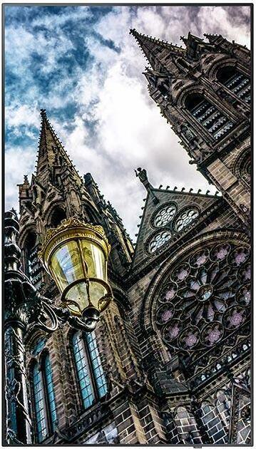 Actual product image Samsung QB98R (3840 x 2160 Pixels, 98")