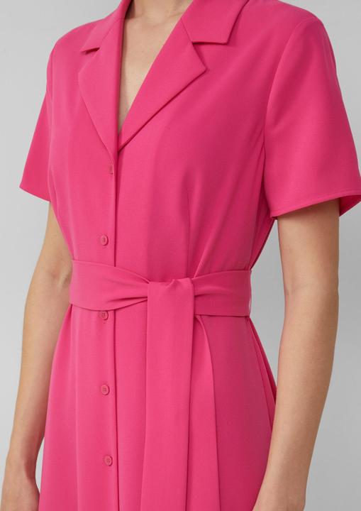 Image du produit S.Oliver Kleid Tailliertes Maxikleid aus Crêpe mit Reverskragen und Bindegürtel (40)